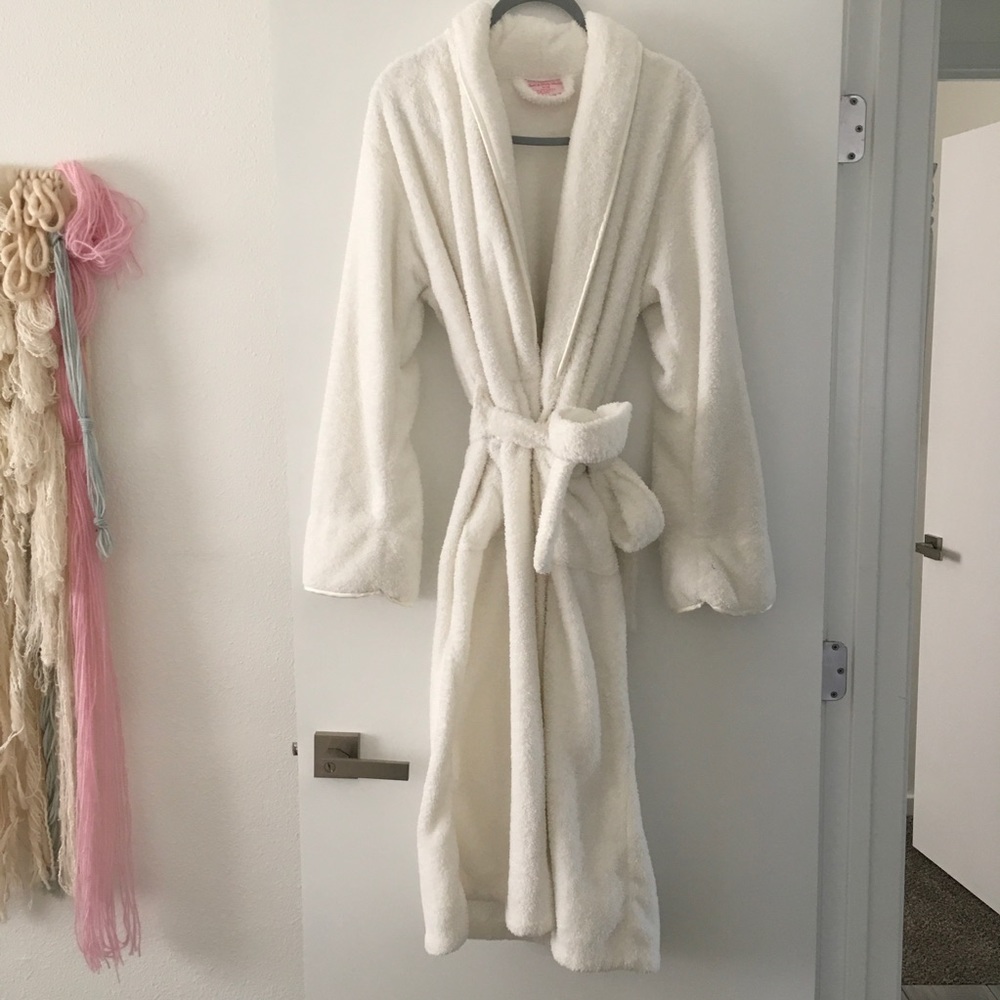 Bath and Body Works Luxurious White Plush Robe